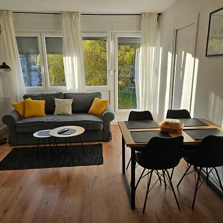 Land Apartments Zagabria Esterno foto